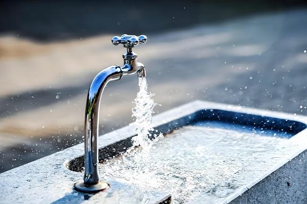 工廠(chǎng)的生活飲用水檢測(cè)去哪做？驗(yàn)廠(chǎng)飲用水檢測(cè)報(bào)告需要檢測(cè)哪些內(nèi)容？